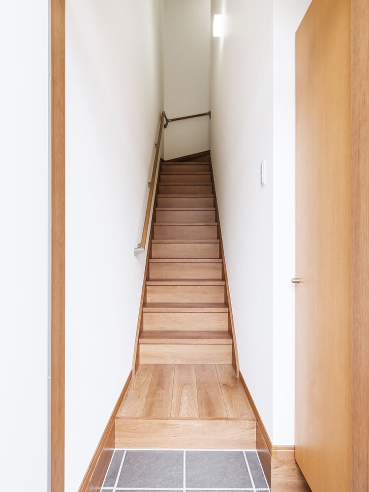 王子建設　法人施設施工事例　階段