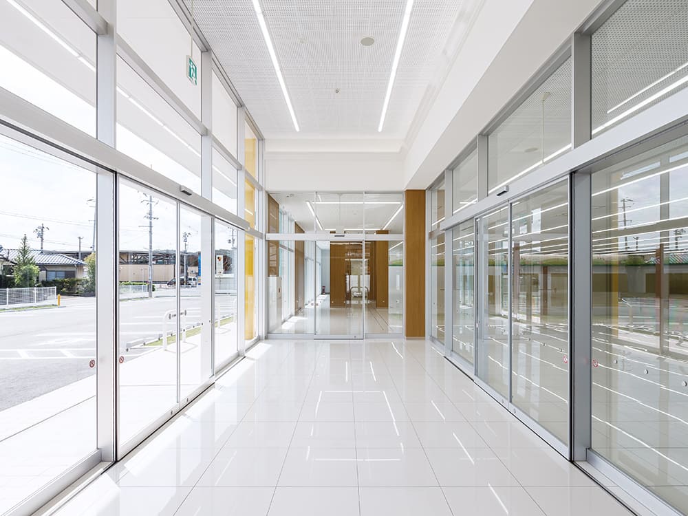 王子建設　法人施設施工事例　風除室