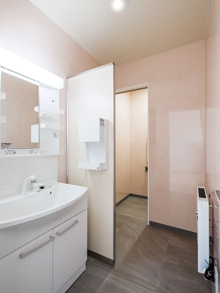 王子建設　法人施設施工事例　トイレ1